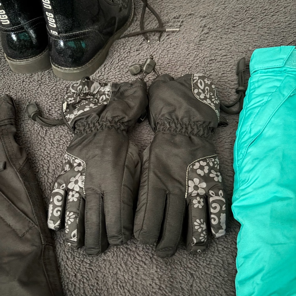 Floral Black and Gray Winter Gloves